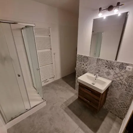Romanticke V Podkrovi Na Velkem Namesti, Wi-fi, Netflix Apartment