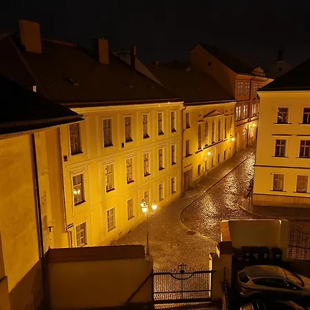 Romanticke V Podkrovi Na Velkem Namesti, Wi-fi, Netflix Apartment *