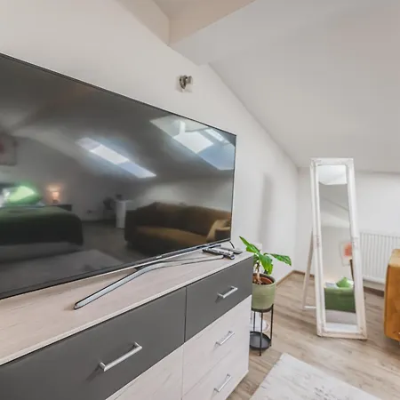 Romantické V Podkroví Na Velkém Náměstí, Wi-fi, Netflix Appartamento Hradec Králové