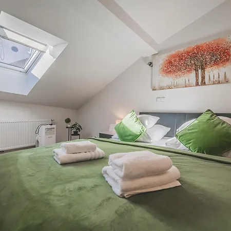 Romanticke V Podkrovi Na Velkem Namesti, Wi-fi * Hradec Králové