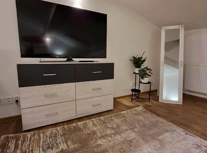 Apartment Romanticke V Podkrovi Na Velkem Namesti, Wi-fi Hradec Kralove