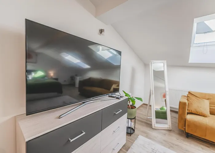 Romanticke V Podkrovi Na Velkem Namesti, Wi-fi Apartment Hradec Kralove