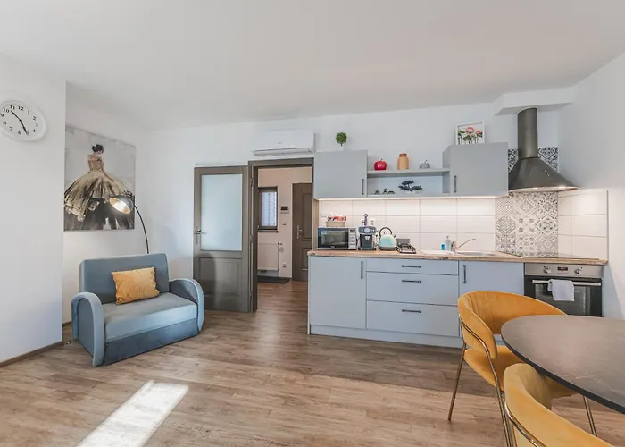 Romanticke V Podkrovi Na Velkem Namesti, Wi-fi Apartment