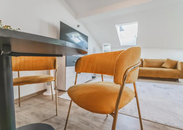 Romanticke V Podkrovi Na Velkem Namesti, Wi-fi Apartment Hradec Kralove
