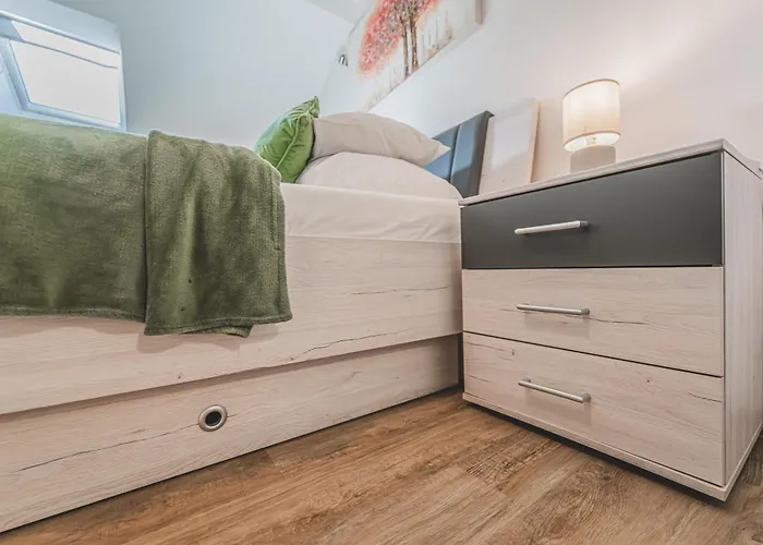 Romanticke V Podkrovi Na Velkem Namesti, Wi-fi Apartment Hradec Kralove